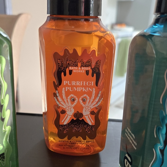 Apple 🍏 Pumpkin 🎃 Vanilla Foaming Handsoap Bath & Body Works - Picture 4 of 8